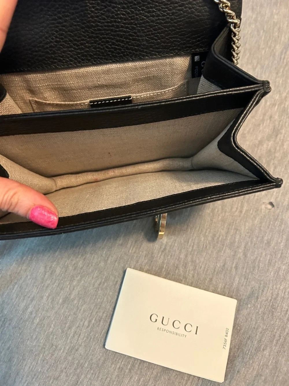 Gucci Black Leather Chain Crossbody Bag with Gold-Tone Logo - Picture 6 of 10